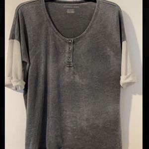American Eagle extra small 1/2 sleeve shirt, grey and off white